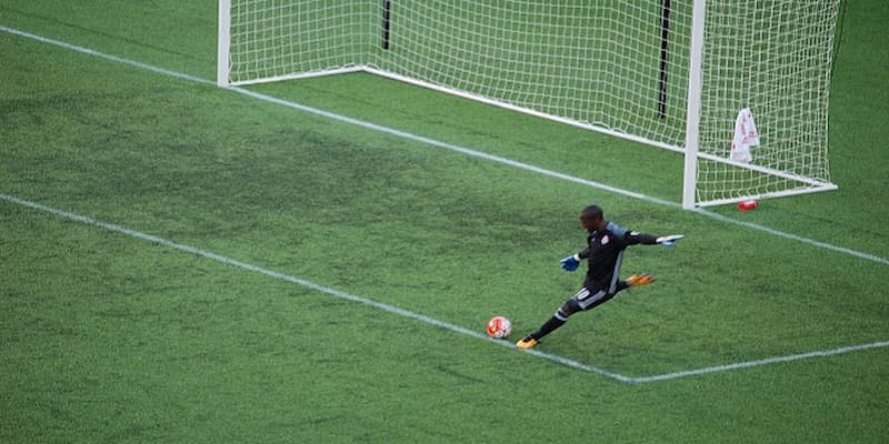 Các quy định khi bóng vào lưới trong đá phạt gián tiếp